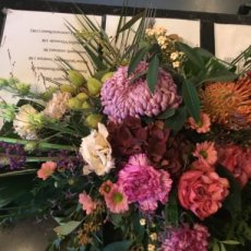 16.Grafstuk in florette